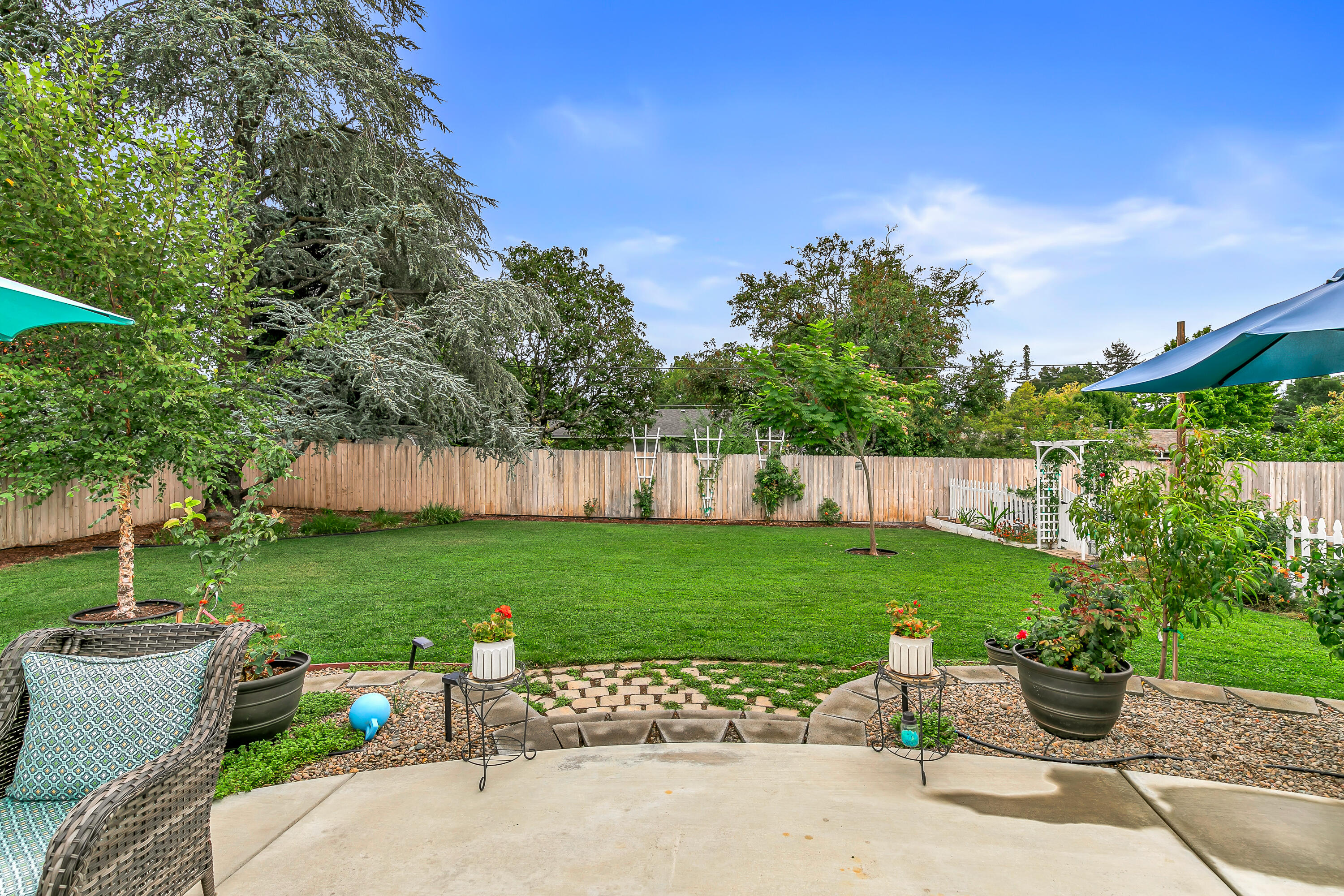 Country Club Manor - Residential