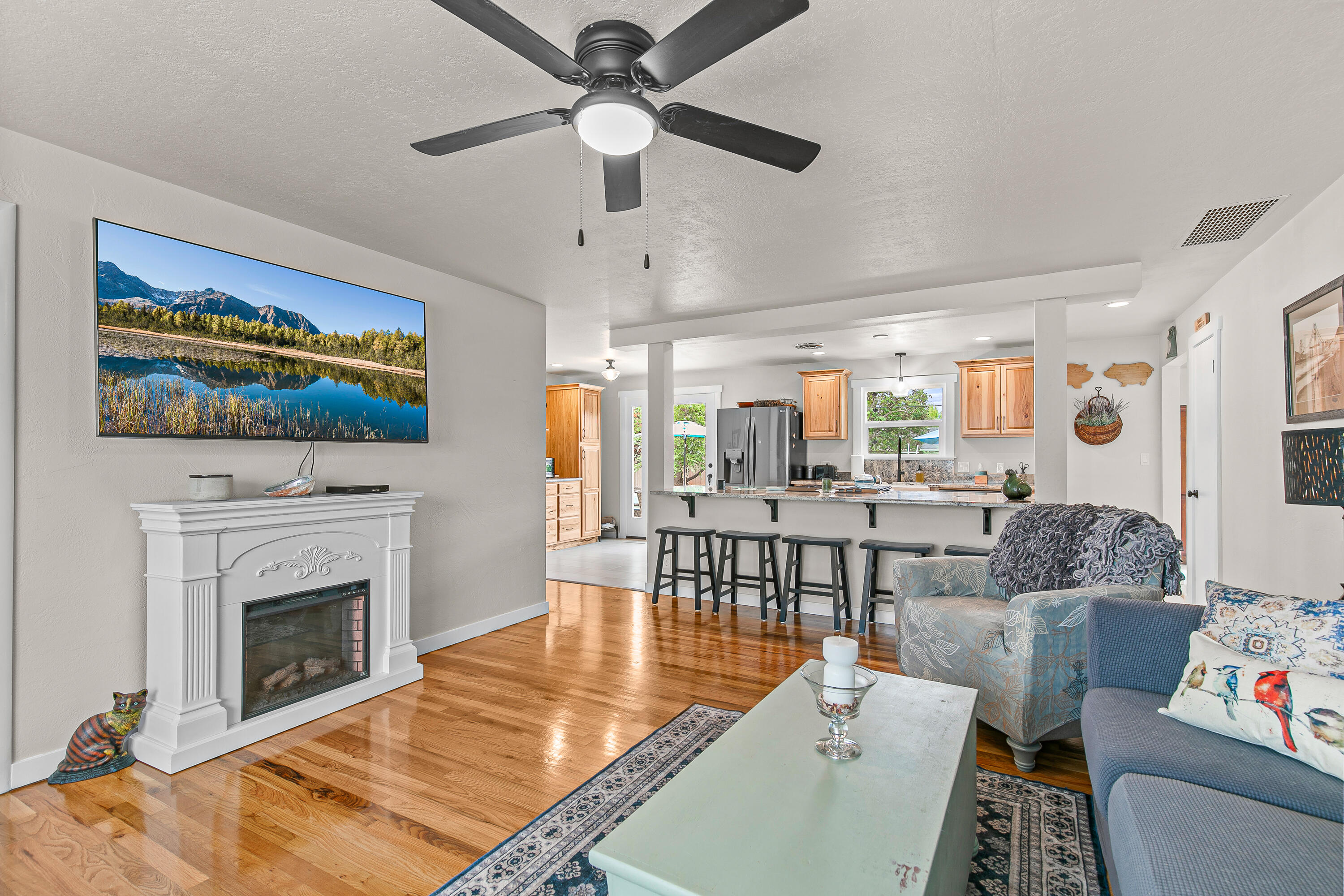 Country Club Manor - Residential