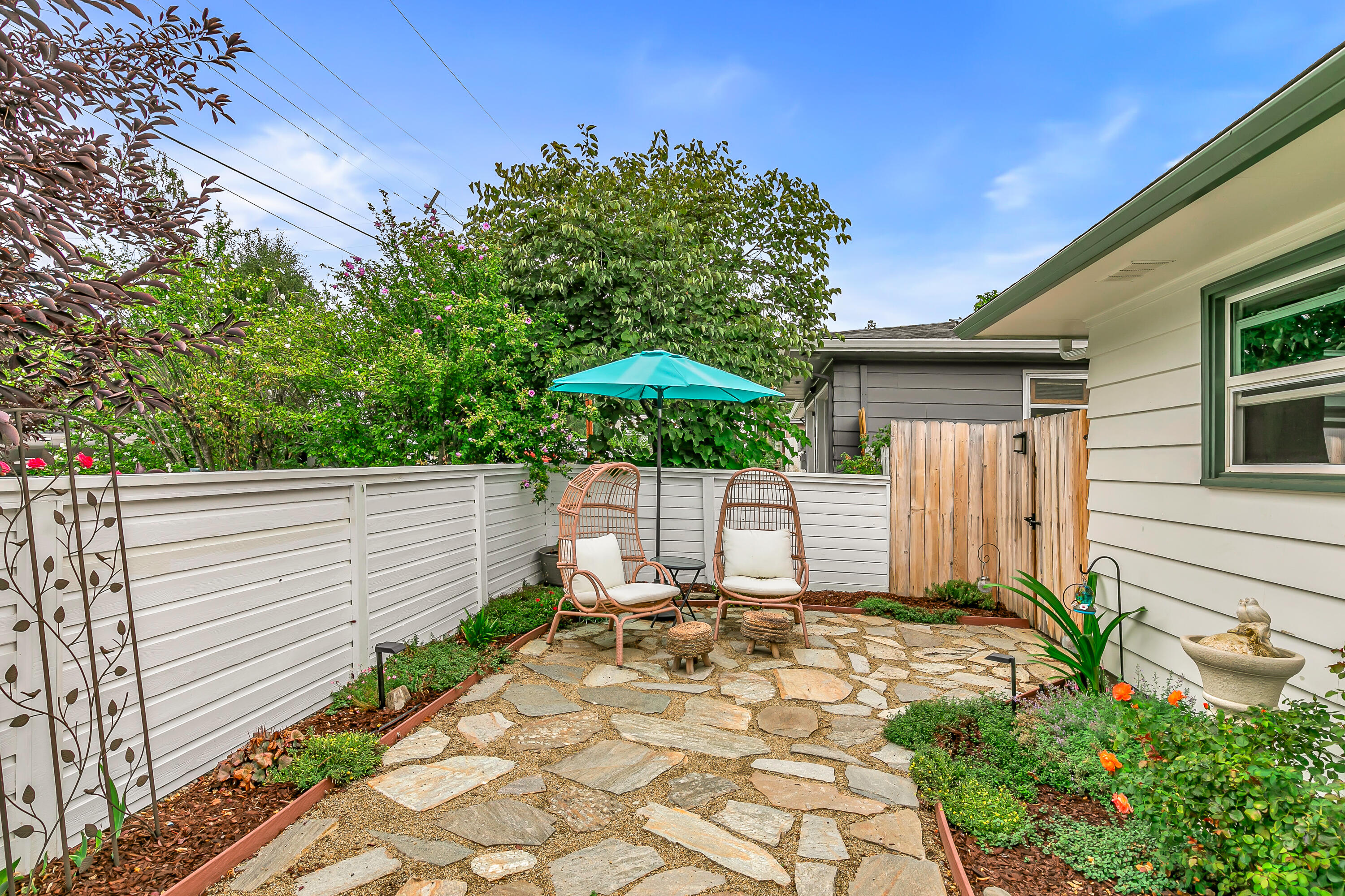 Country Club Manor - Residential