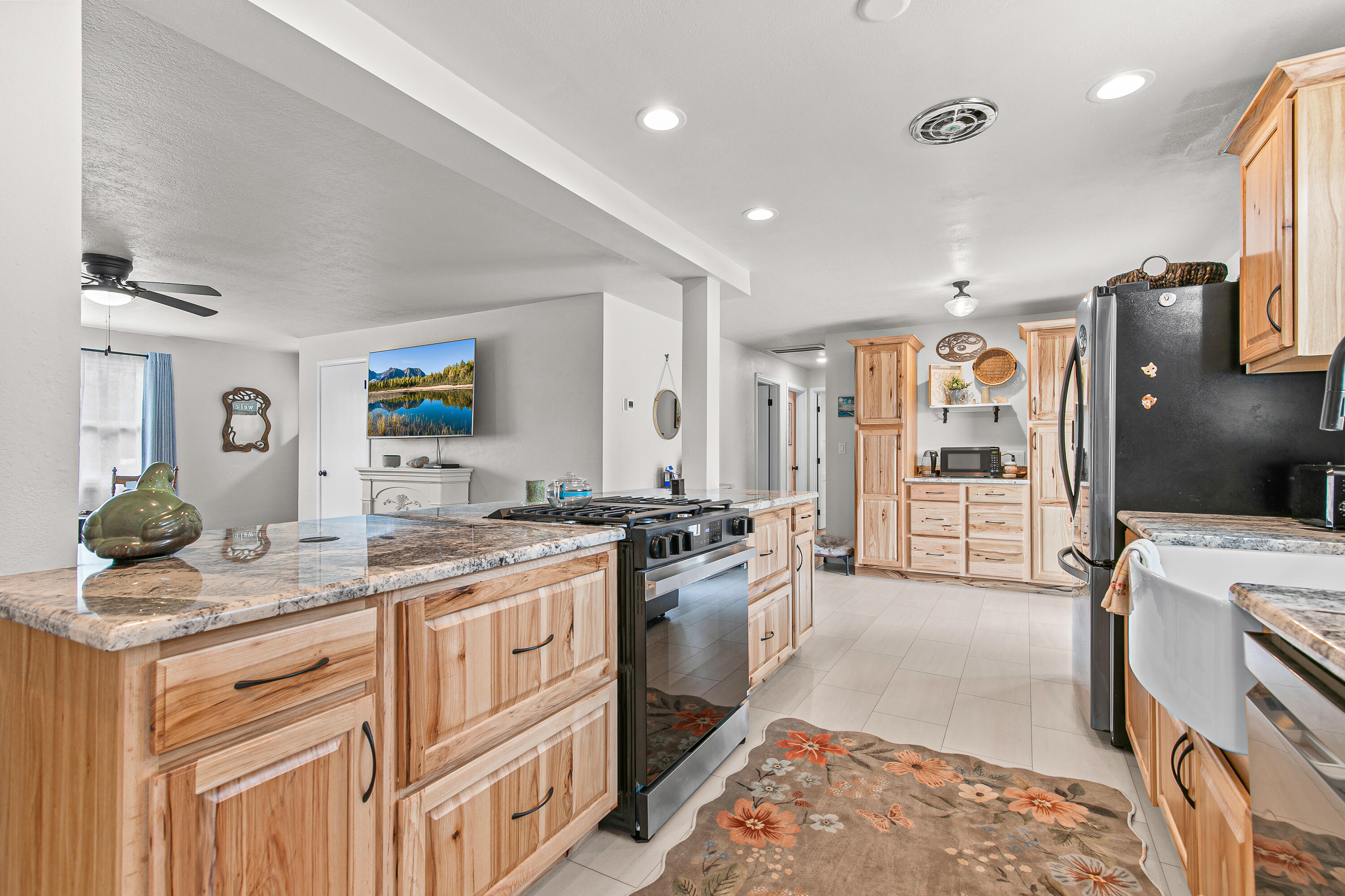 Country Club Manor - Residential