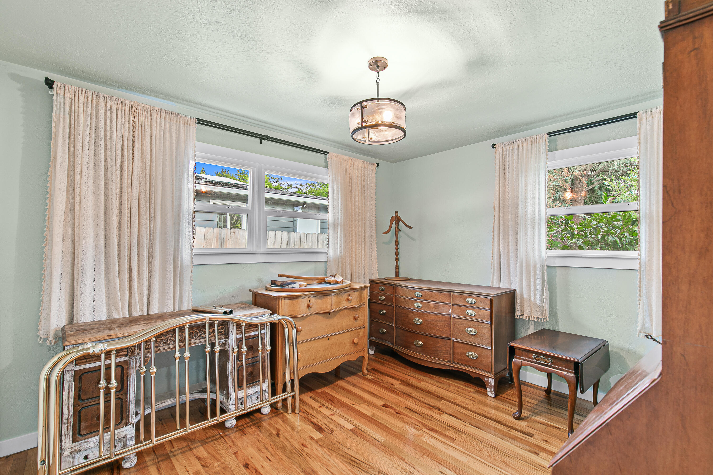 Country Club Manor - Residential