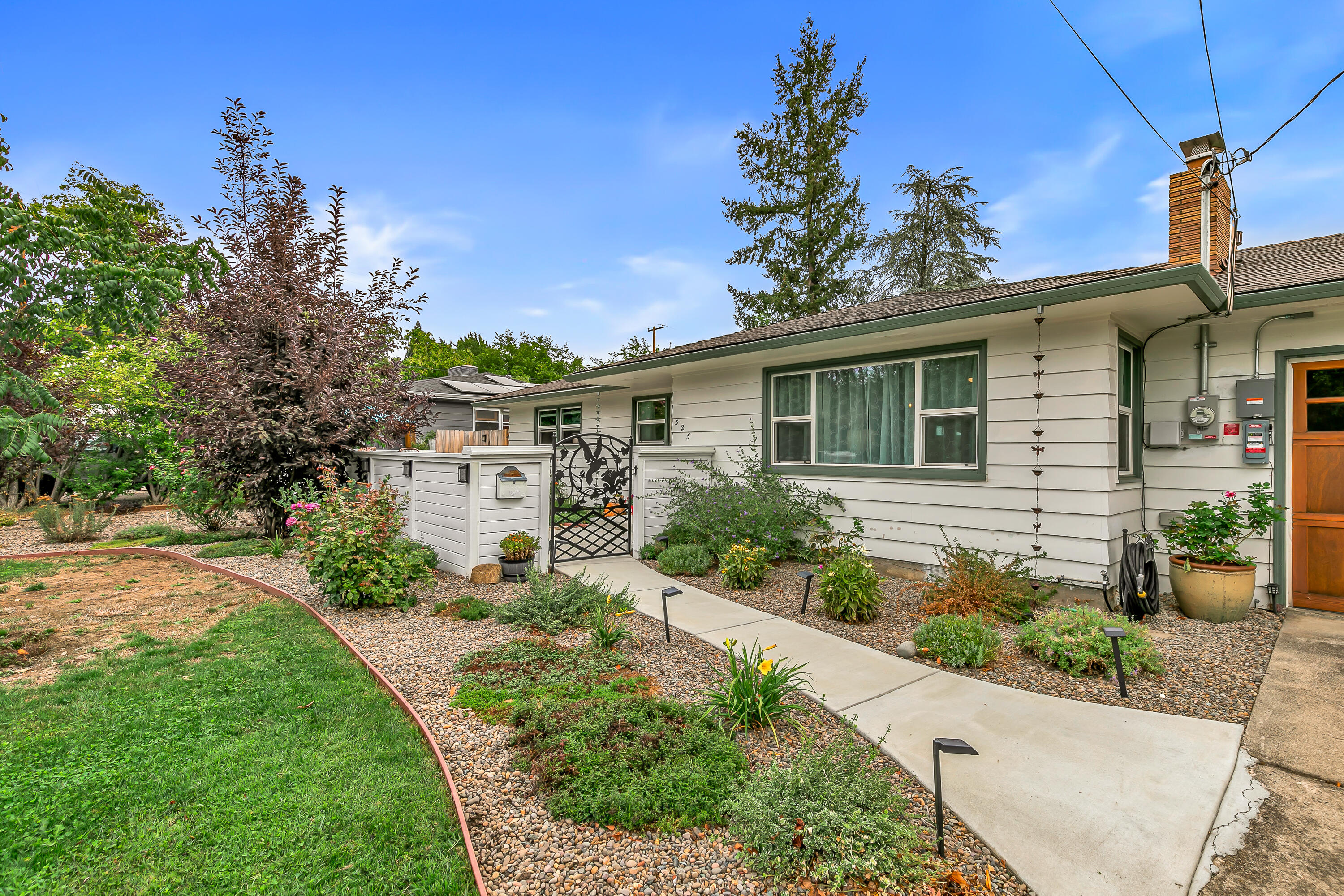 Country Club Manor - Residential