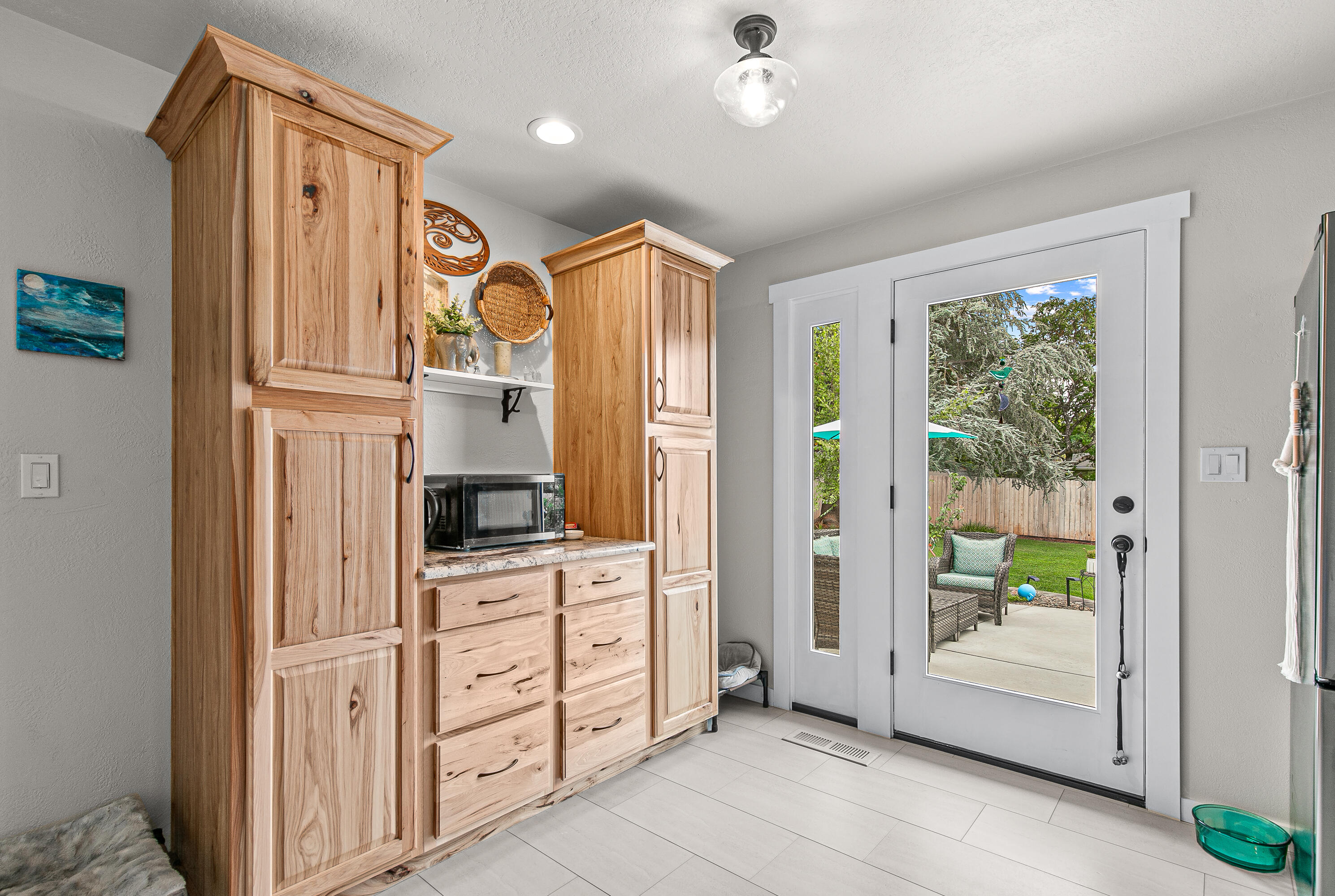 Country Club Manor - Residential