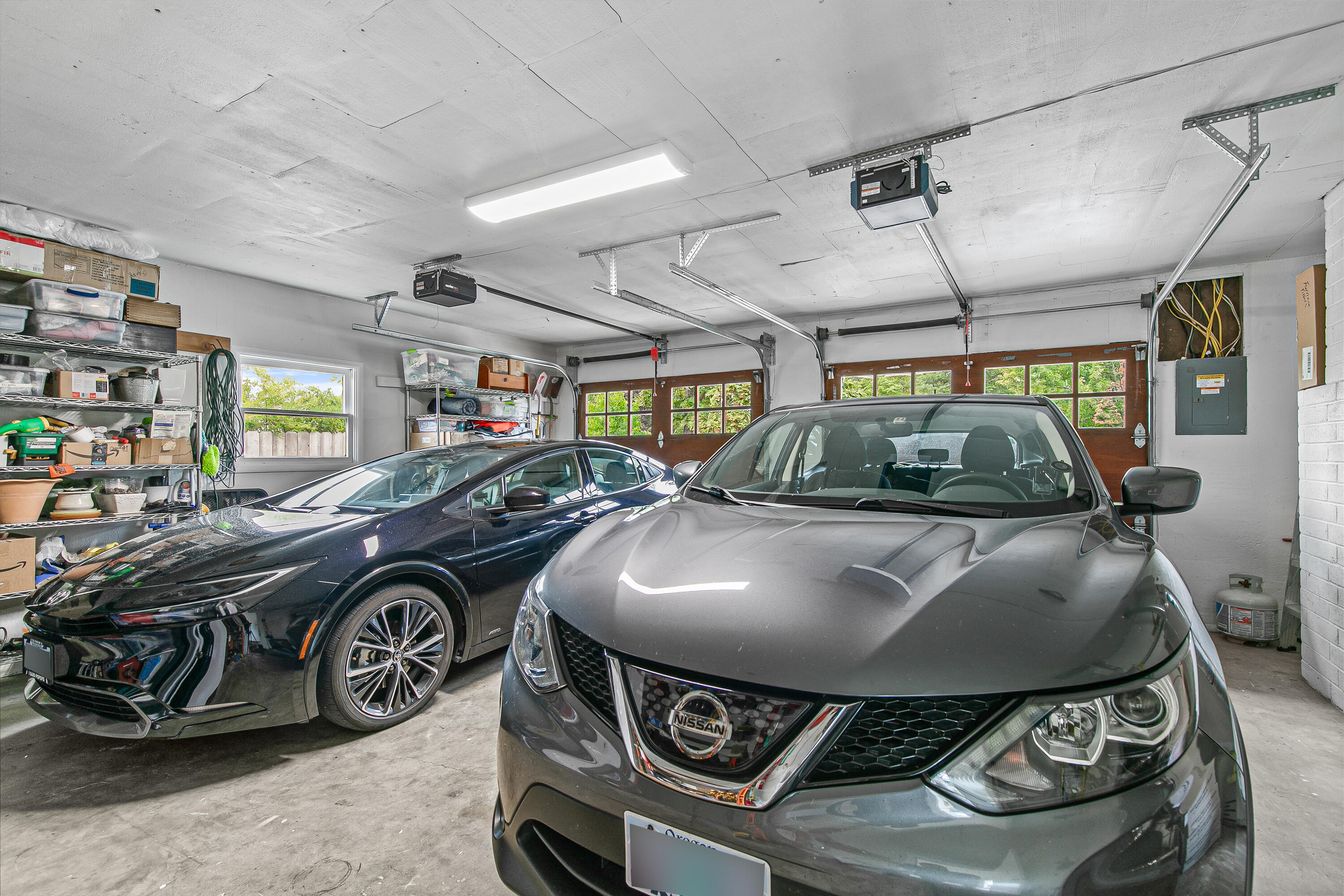 Country Club Manor - Residential