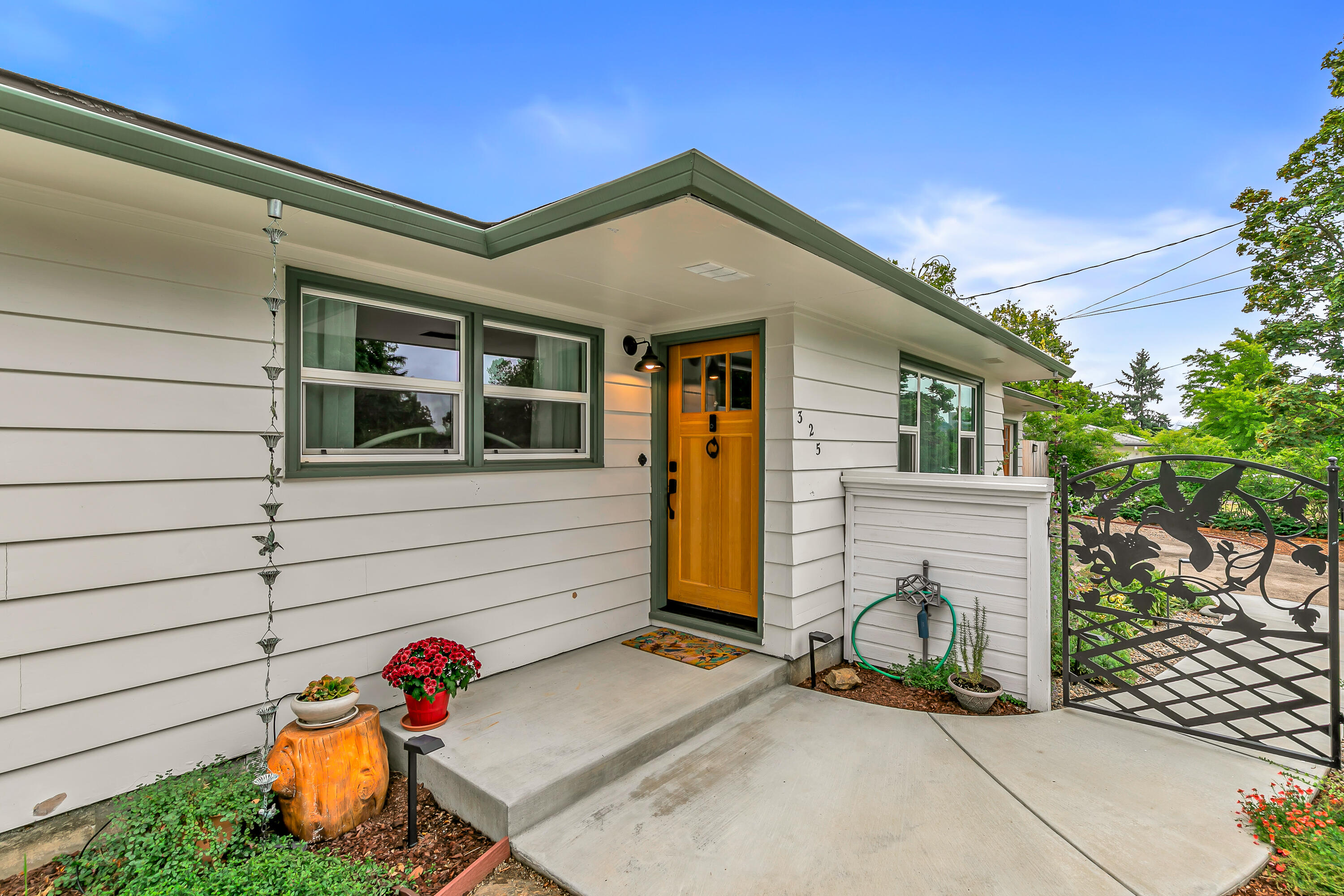 Country Club Manor - Residential