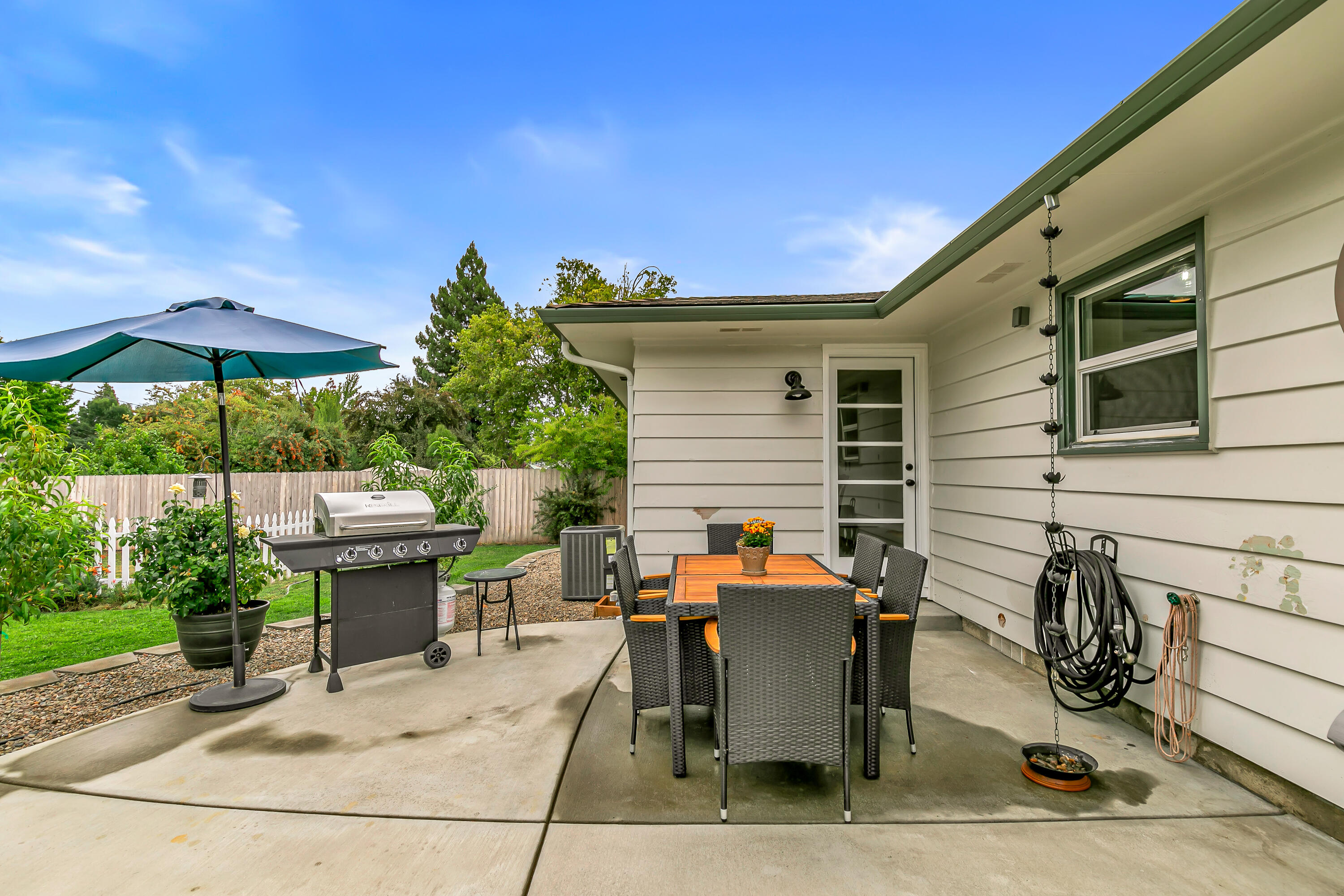 Country Club Manor - Residential