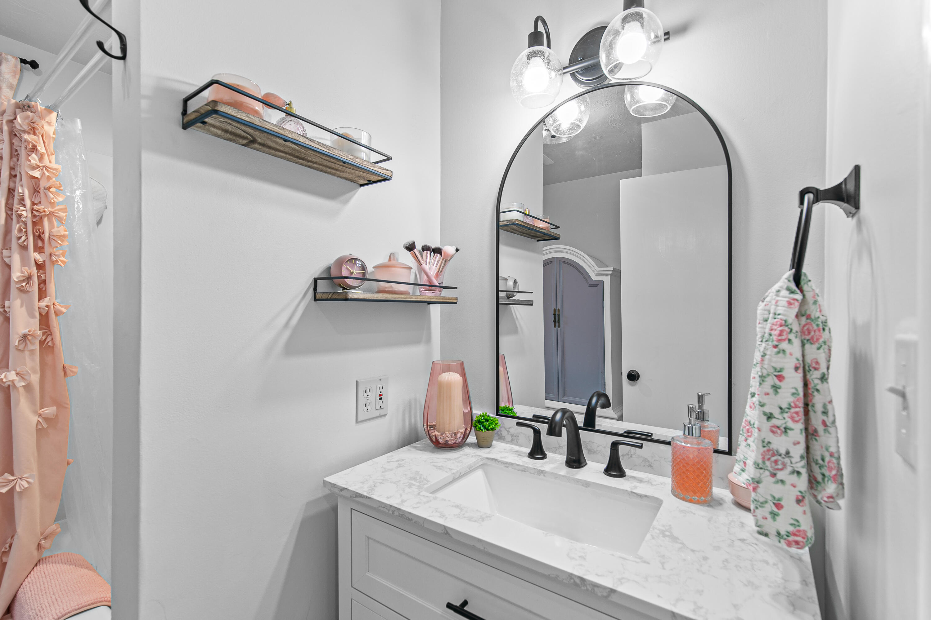 Country Club Manor - Residential