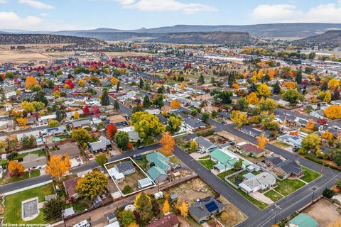 Tiny photo for 1125 NE McRae Court, Prineville, OR 97754 (MLS # 220211249)
