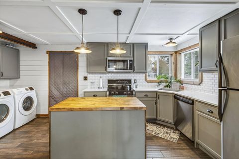 Tiny photo for 1125 NE McRae Court, Prineville, OR 97754 (MLS # 220211249)