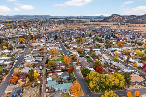 Tiny photo for 1125 NE McRae Court, Prineville, OR 97754 (MLS # 220211249)