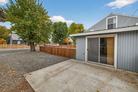 Tiny photo for 1125 NE McRae Court, Prineville, OR 97754 (MLS # 220211249)