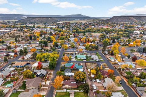Tiny photo for 1125 NE McRae Court, Prineville, OR 97754 (MLS # 220211249)
