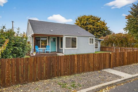 Tiny photo for 1125 NE McRae Court, Prineville, OR 97754 (MLS # 220211249)
