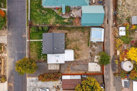 Tiny photo for 1125 NE McRae Court, Prineville, OR 97754 (MLS # 220211249)