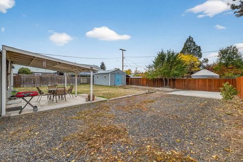 Tiny photo for 1125 NE McRae Court, Prineville, OR 97754 (MLS # 220211249)