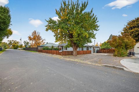 Tiny photo for 1125 NE McRae Court, Prineville, OR 97754 (MLS # 220211249)