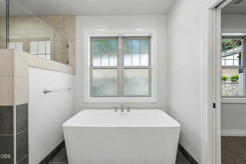 Tiny photo for 4019 Sunleaf Avenue, Medford, OR 97504 (MLS # 220223001)