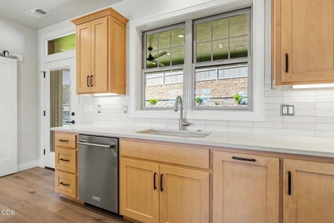 Tiny photo for 4019 Sunleaf Avenue, Medford, OR 97504 (MLS # 220223001)