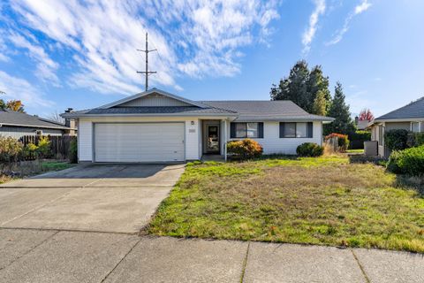 Photo of 3046 Crystal Mountain Avenue, Medford, OR 97504 (MLS # 220211302) Photo of 3046 Crystal Mountain Avenue, Medford, OR 97504 (MLS # 220211302)