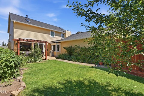 Tiny photo for 274 NW Outlook Vista Drive, Bend, OR 97703 (MLS # 220223663)
