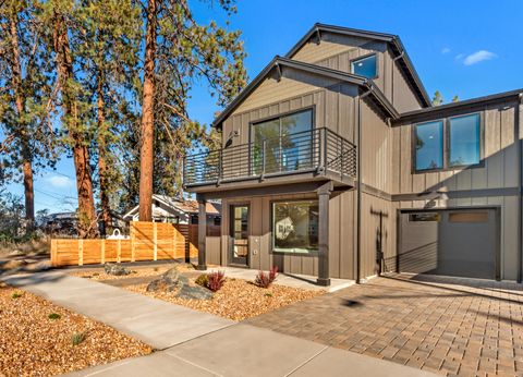 Tiny photo for 334 SW Roosevelt Avenue #3, Bend, OR 97702 (MLS # 220211056)