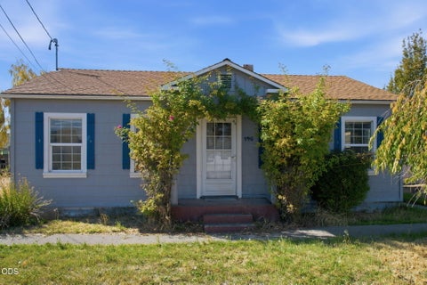 Photo of 195 S Main Street, Prineville, OR 97754 (MLS # 220229753)