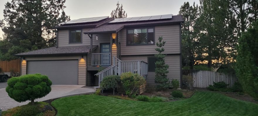 Spacious .30 acre fenced corner lot located in the beautiful Williamson Park neighborhood. Property
has large trees and mature landscaping with sprinkler system. 3 bedrooms, 2.5 baths, 1509 SF home,
double car garage. House has new paint. The 50 yr. roof was installed in 2012. Restaurants, hospital
and clinics are very close by. National Solar installed 7920 Watts of solar panels with 20 year
product warranty. Owner had all new energy efficient exterior doors, garage door (with battery backup) and windows installed.