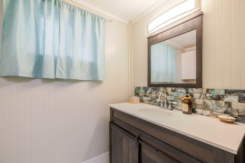 Tiny photo for 74 SE 11th Street, Madras, OR 97741 (MLS # 220220171)
