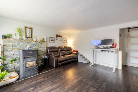 Tiny photo for 74 SE 11th Street, Madras, OR 97741 (MLS # 220220171)