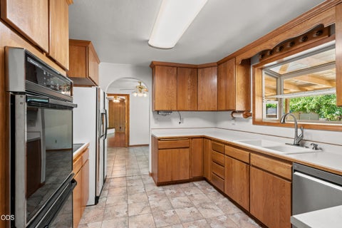 Tiny photo for 1467 Bluebonnet Avenue, Medford, OR 97504 (MLS # 220223839)