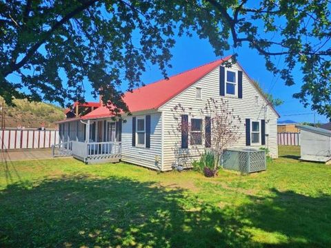 967 NW 2nd Street Prineville OR 97754