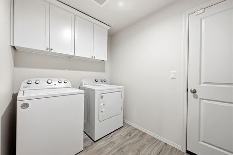 Tiny photo for 2518 NW Teak Avenue, Redmond, OR 97756 (MLS # 220219790)