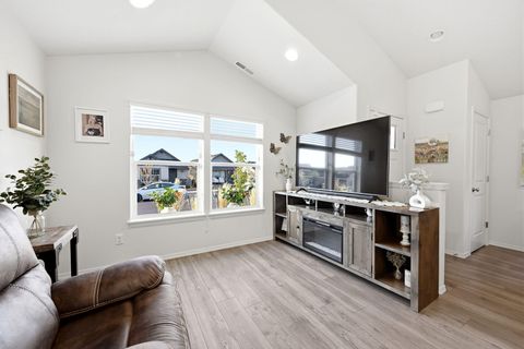 Tiny photo for 2518 NW Teak Avenue, Redmond, OR 97756 (MLS # 220219790)