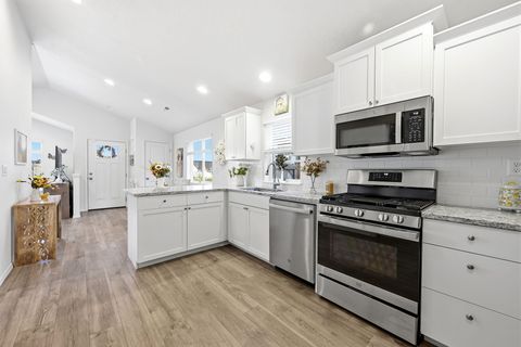 Tiny photo for 2518 NW Teak Avenue, Redmond, OR 97756 (MLS # 220219790)