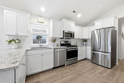 Tiny photo for 2518 NW Teak Avenue, Redmond, OR 97756 (MLS # 220219790)