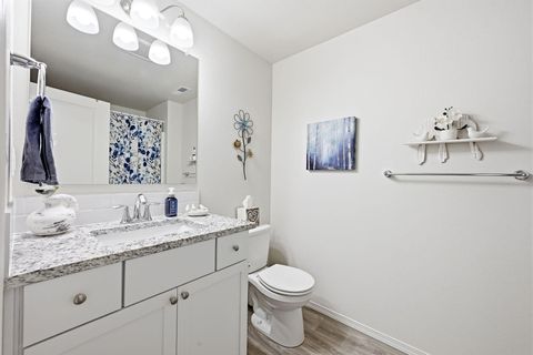 Tiny photo for 2518 NW Teak Avenue, Redmond, OR 97756 (MLS # 220219790)