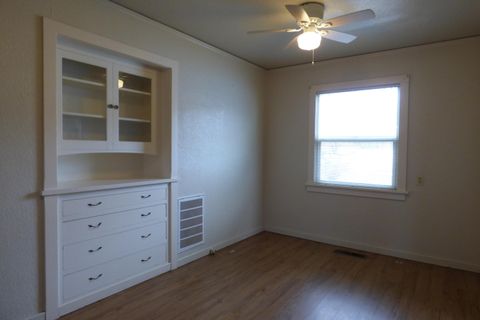 Tiny photo for 116 NE Evelyn Avenue, Grants Pass, OR 97526 (MLS # 220216974)