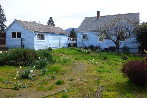 Tiny photo for 116 NE Evelyn Avenue, Grants Pass, OR 97526 (MLS # 220216974)