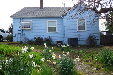 Tiny photo for 116 NE Evelyn Avenue, Grants Pass, OR 97526 (MLS # 220216974)