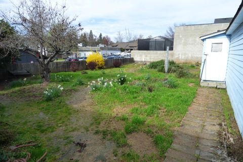 Tiny photo for 116 NE Evelyn Avenue, Grants Pass, OR 97526 (MLS # 220216974)