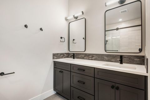 Tiny photo for 334 SW Roosevelt Avenue #Unit 2, Bend, OR 97702 (MLS # 220217455)