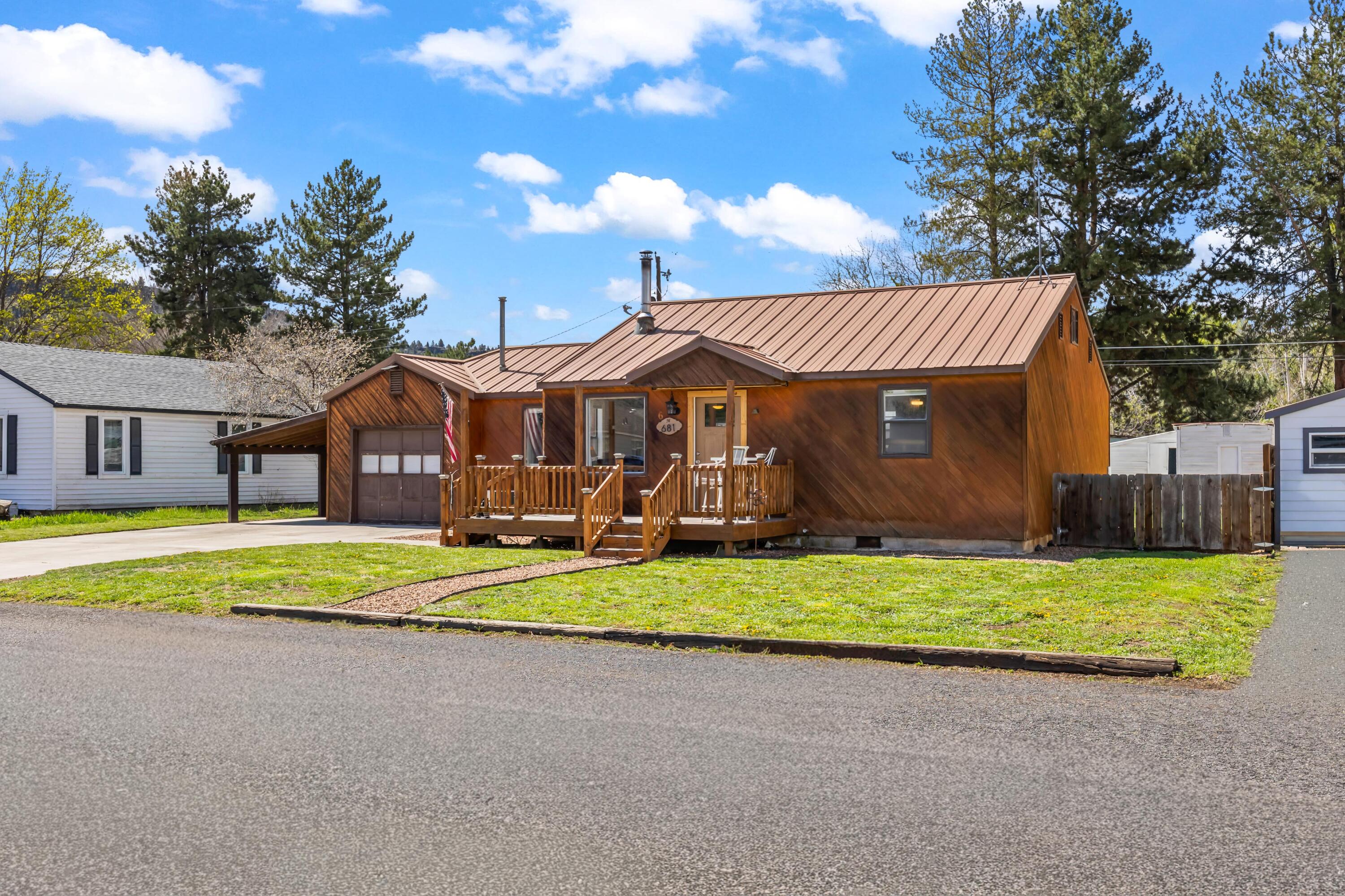 681 SE Dunham Street