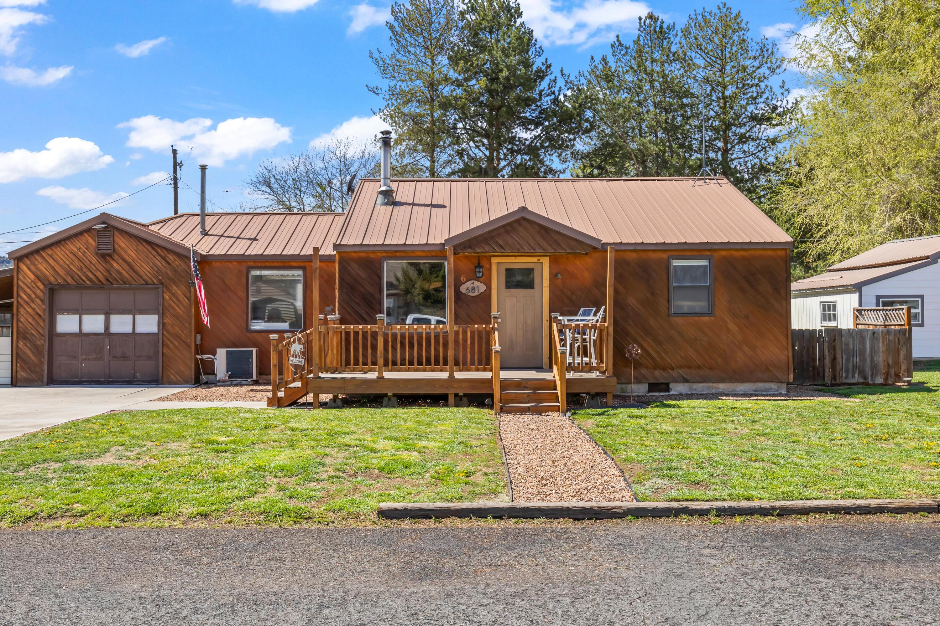 681 SE Dunham Street