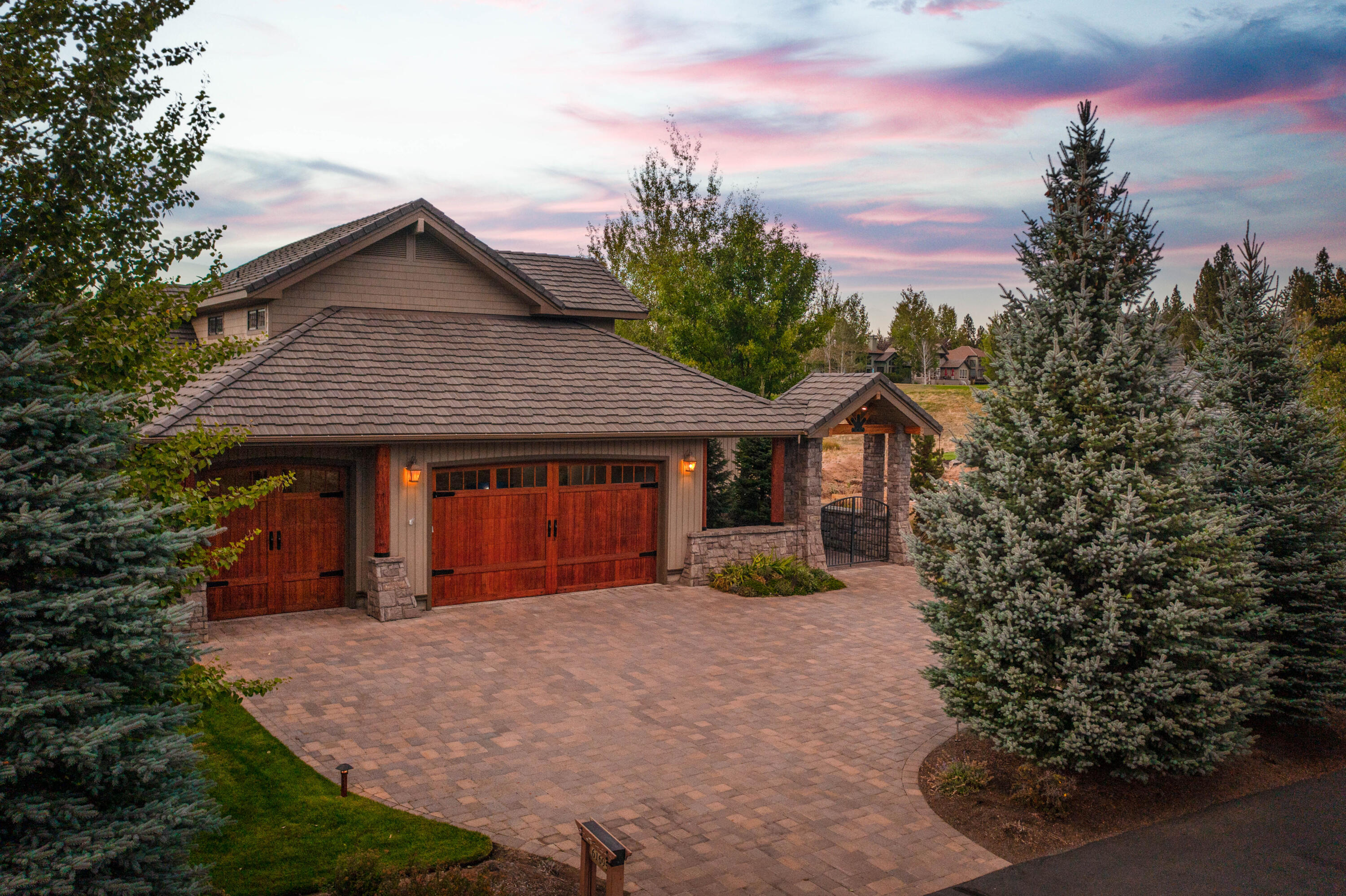 Broken Top - Residential