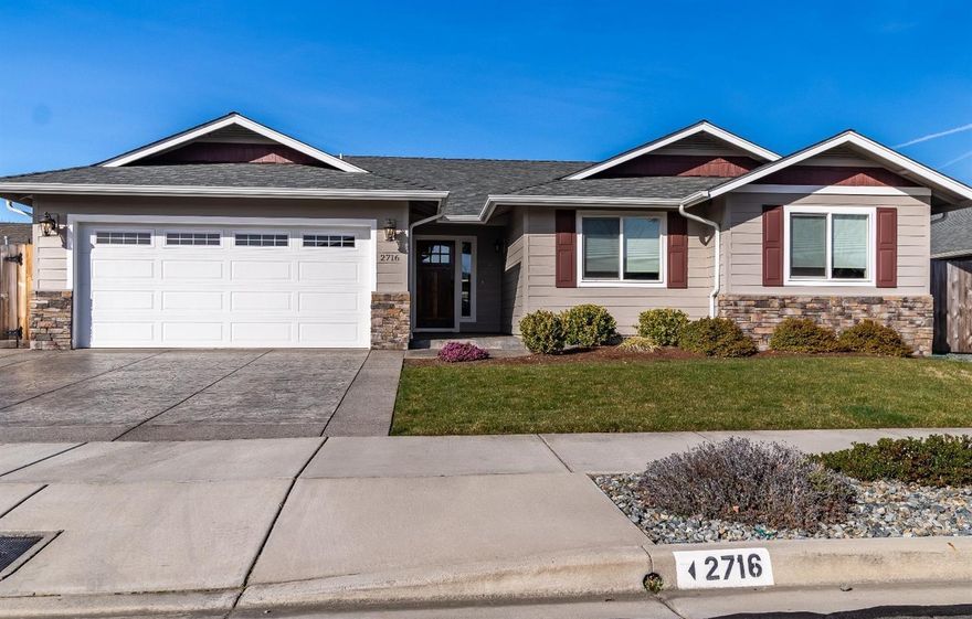 Beautiful Kirk Chapman home in the La Monte subdivision. Amenities include stone facade, hardwood floors, island kitchen, large pantry, abundant storage, wine cooler, great room, plant shelves w/power, granite counters throughout, skylite(s), vaulted/covered ceilings, side-lit entry, ceiling fan(s), walk in closet, covered patio, exposed aggregate and stamped concrete walkways/driveway, storage shed, extra off street parking, large RV parking area w/full hookups. Conveniently located to shopping, schools and the Rogue River. Call today for your personal tour, and welcome home!