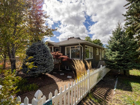 Photo of 430 N Laguna Street, Klamath Falls, OR 97601 (MLS # 220229289)