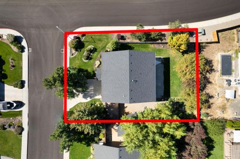 Tiny photo for 1653 NW Spruce Place, Redmond, OR 97756 (MLS # 220211223)