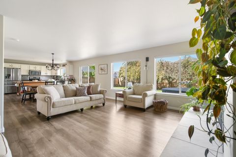 Tiny photo for 1653 NW Spruce Place, Redmond, OR 97756 (MLS # 220211223)