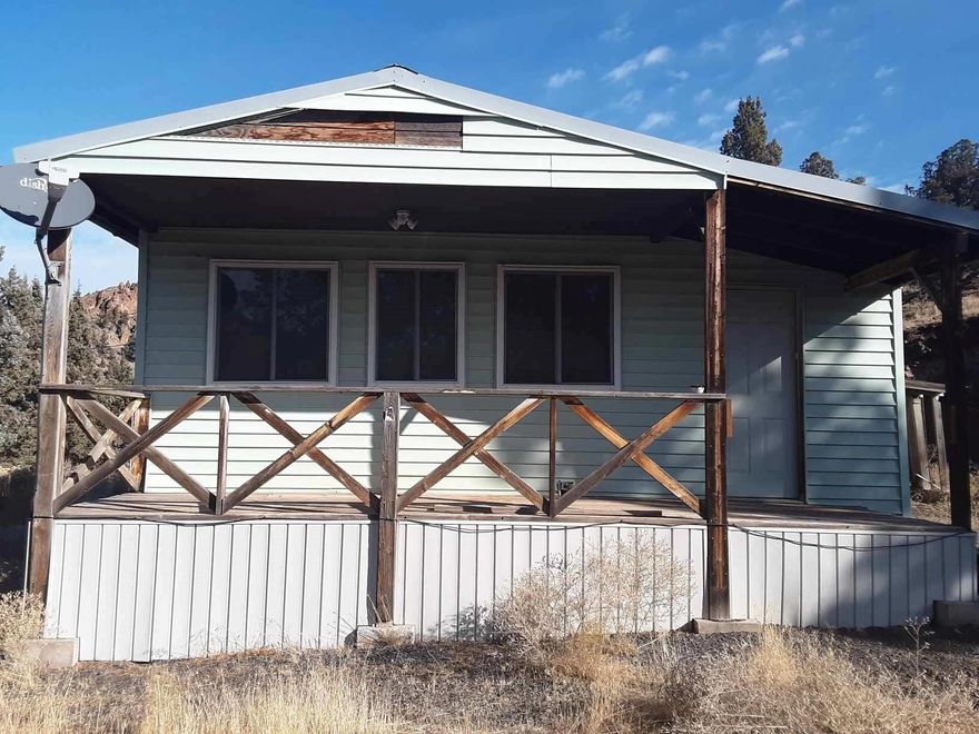 This 2 bed/1bath darling stick built cottage with so much potential, sits on 1.14 acres! There are breathtaking views from nearly every angle you look! AND just a short drive to the reservoir for fun and adventures.