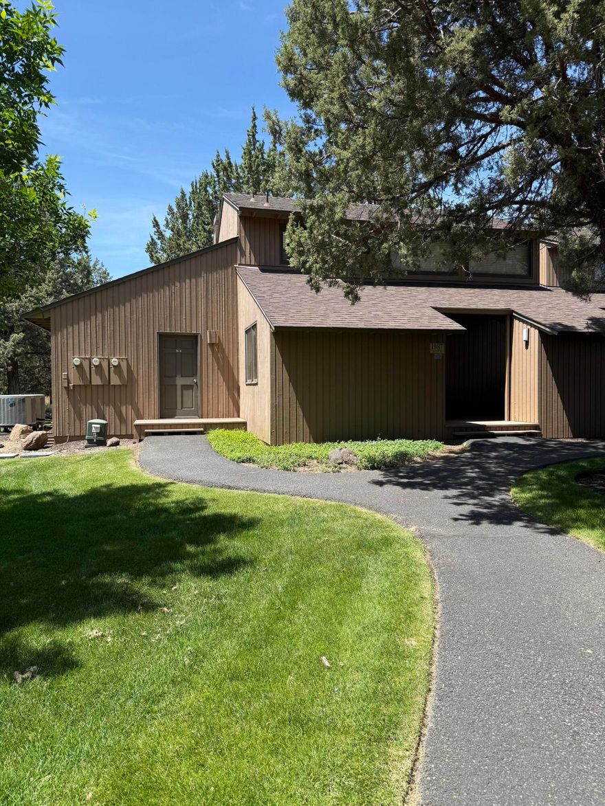 Beautiful end unit overlooking Eagle Crest Resort Golf Course. This rare model has a main level primary and a second level primary. The lower level primary ensuite has a separate entrance with the option to lock off from the rest of the home and be used separately with income potential. The entire second level is a Primary Suite with a private deck overlooking the golf course. The rest of the main level boasts an open concept living/kitchen/dining area, a third bedroom and bathroom. Everything you need is ready for your week's stay. This unit is the closest unit to the private River View Vista Estates pool. Amenities in Eagle Crest include 3 Rec centers with pools, tennis/pickleball courts, and exercise facilities plus miles of walking or biking trails and access to Deschutes River. Owner's weeks have a Friday check-in and the following Friday check-out. See attached calendar . Owners' weeks are under the letter ''C. (pre-scheduled thru year 2033)